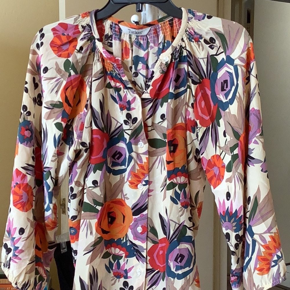 Beautiful Silk Top by Tucker 💖💛❤️ - Picture 1 of 5